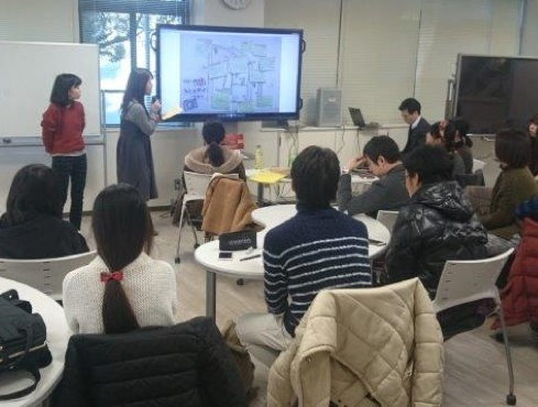 岡山大学におけるグループ演習風景