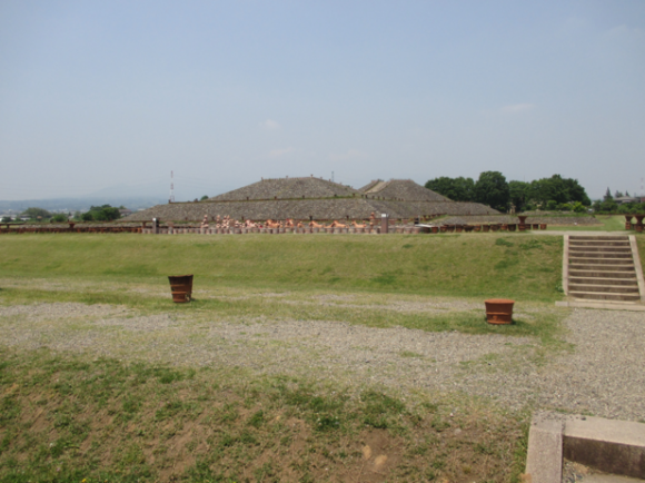 保渡田八幡塚古墳の全景