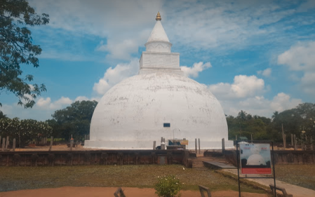 「ティッサマハー・ラーマヤ」と同じ名前の寺院