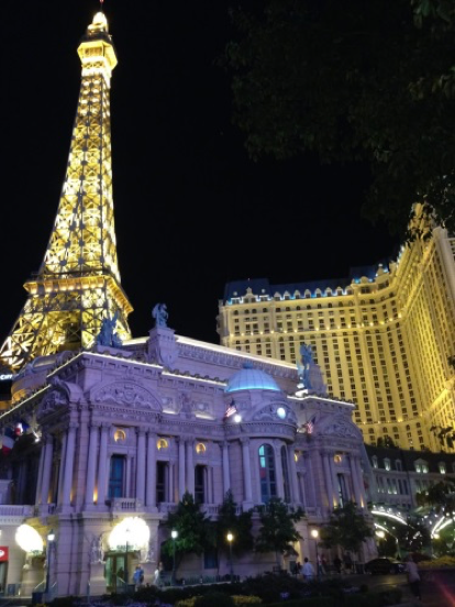 夜空に輝くEiffel Tower Las Vegas