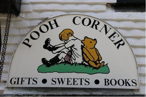 【写真9】Pooh Cornerのかわいい看板