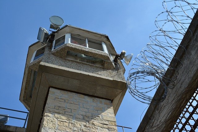 米国刑事施設における不正持ち込みワイヤレス機器対策