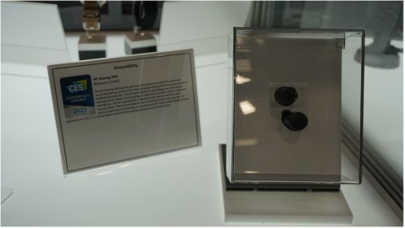 【写真10】CES 2023 Innovation Awardを受賞したHP社のHP Hearing Pro