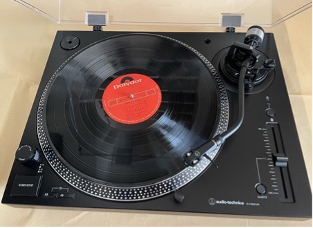 【写真1】今回購入したレコードプレーヤー