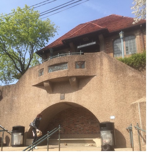 【写真3】フォレストヒルズ駅前