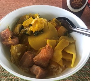 【写真8】家庭料理風の汁物?