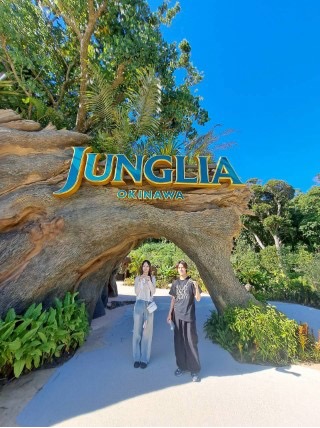 【写真1】エントランスにある「ジャングリアツリー」