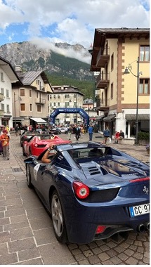 【写真7】コルティナ・ダンペッツォ市内のクラシックカーレース