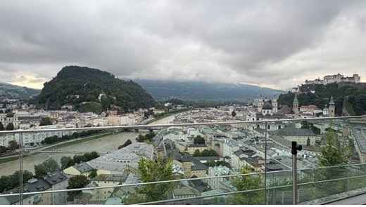 【写真8】レストランから見たザルツブルク市街