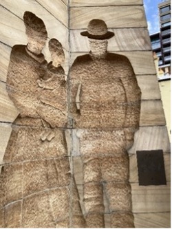 【写真14、15】それぞれ、移民（The Settler）、囚人（The Convict）（兵士の写真はなし）