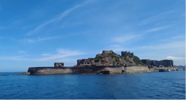 世界の街角から：真夏の海に浮かぶ"立体都市" ～長崎・軍艦島、半世紀後の生活の輪郭